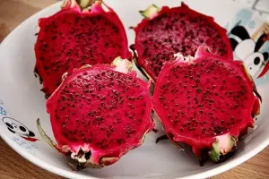Buah Naga Merah
